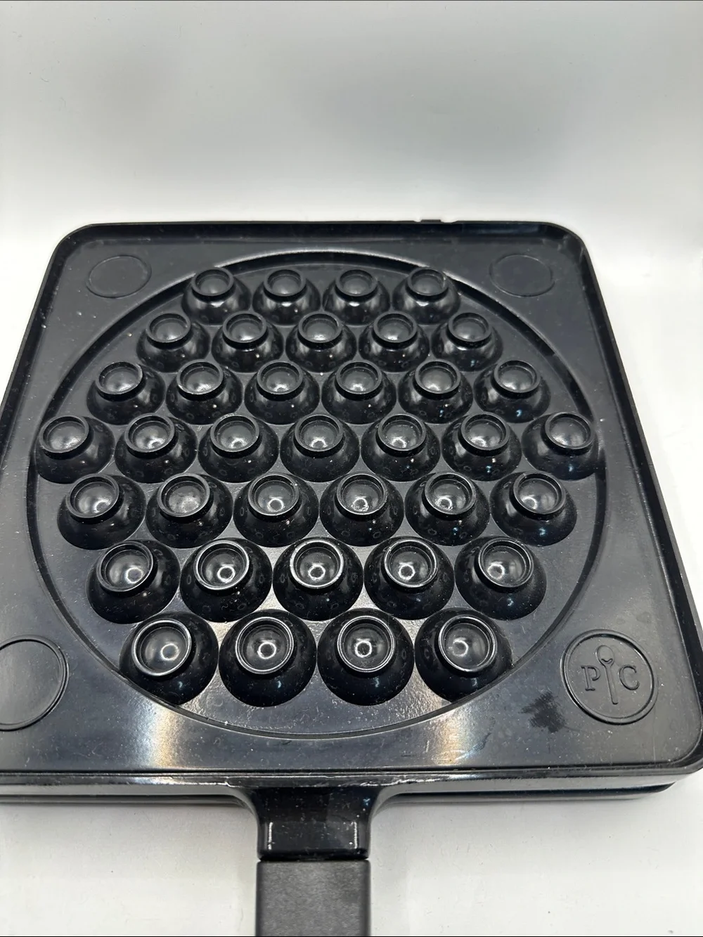 Pampered Chef Black Bubble Puffer Maker Pan